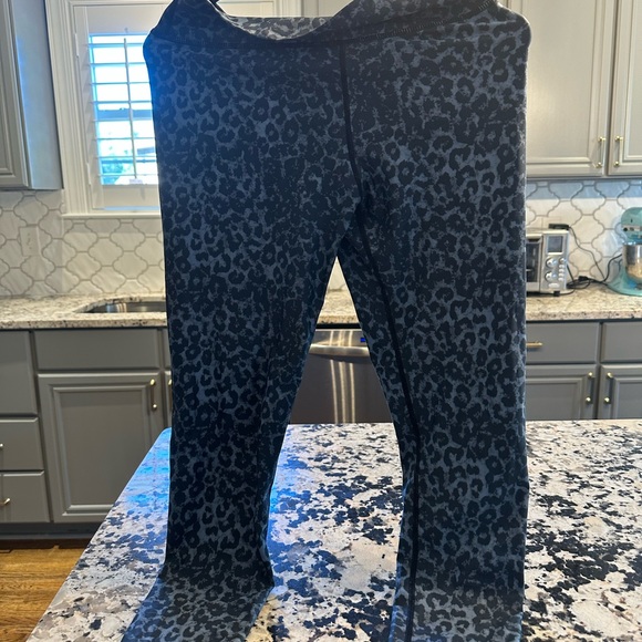 Zyia light luxe leggings with scrunch butt size 8-10 - Picture 3 of 6
